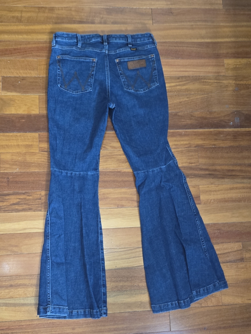Wrangler High Rise Flared Leg Jeans 31W